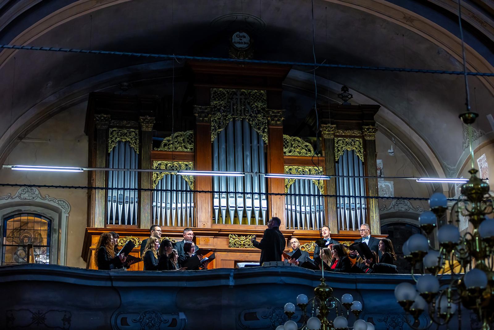 Božićni koncert zbora mladih Preslavnoga Imena Marijina 2024. Božićni koncert zbora mladih Preslavnoga Imena Marijina 2024.