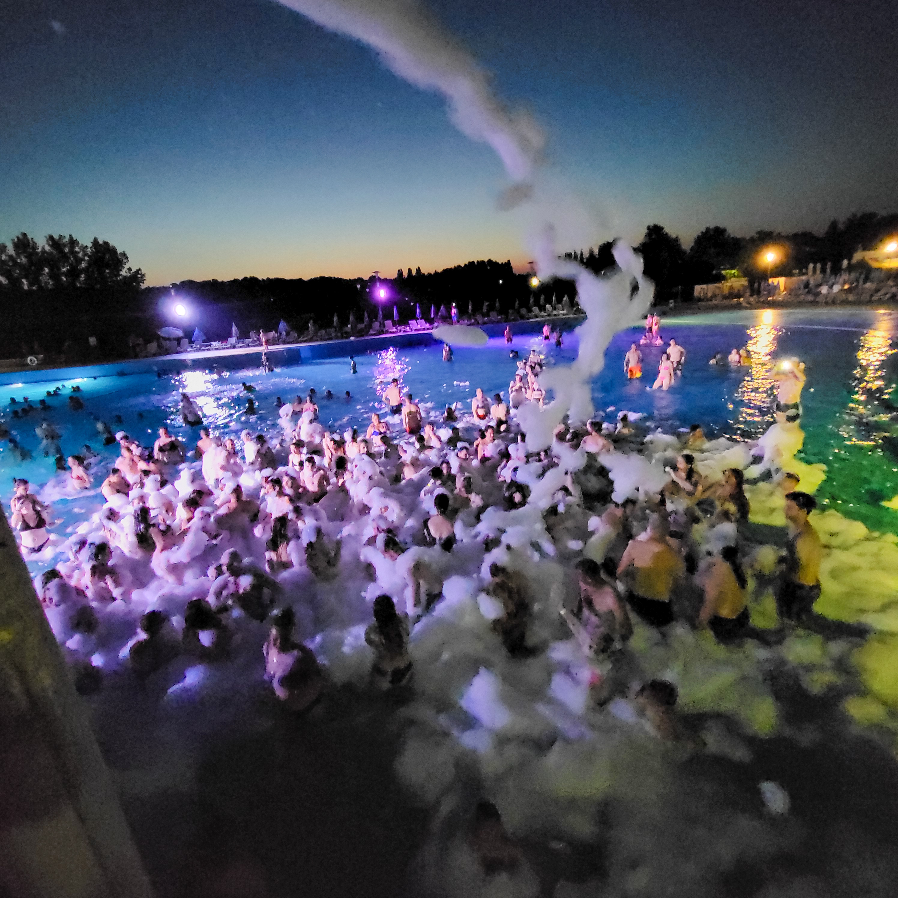 Pjena party u Bizovačkim toplicama Pjena party u Bizovačkim toplicama
