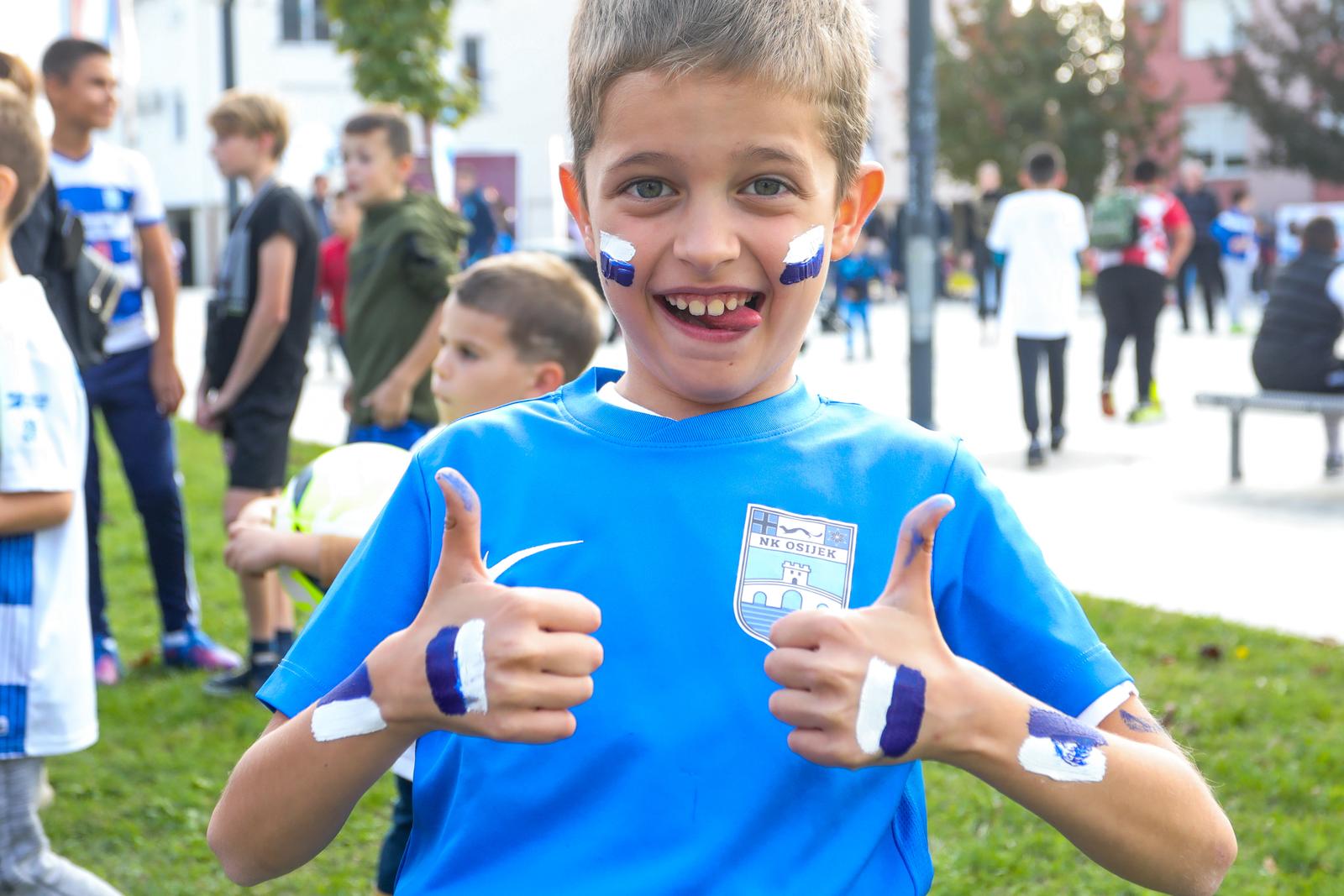 Bijelo-plavi korner Jug 2 Bijelo-plavi korner Jug 2