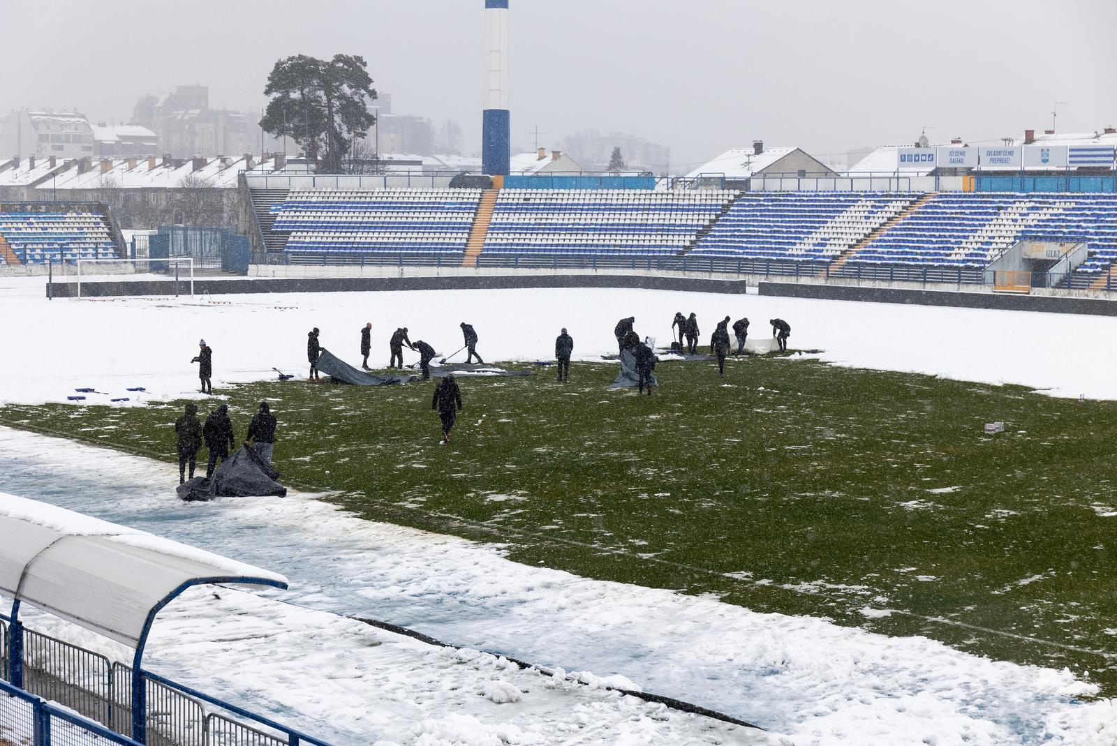 Navijači čiste Gradski vrt od snijega, veljača 2023.