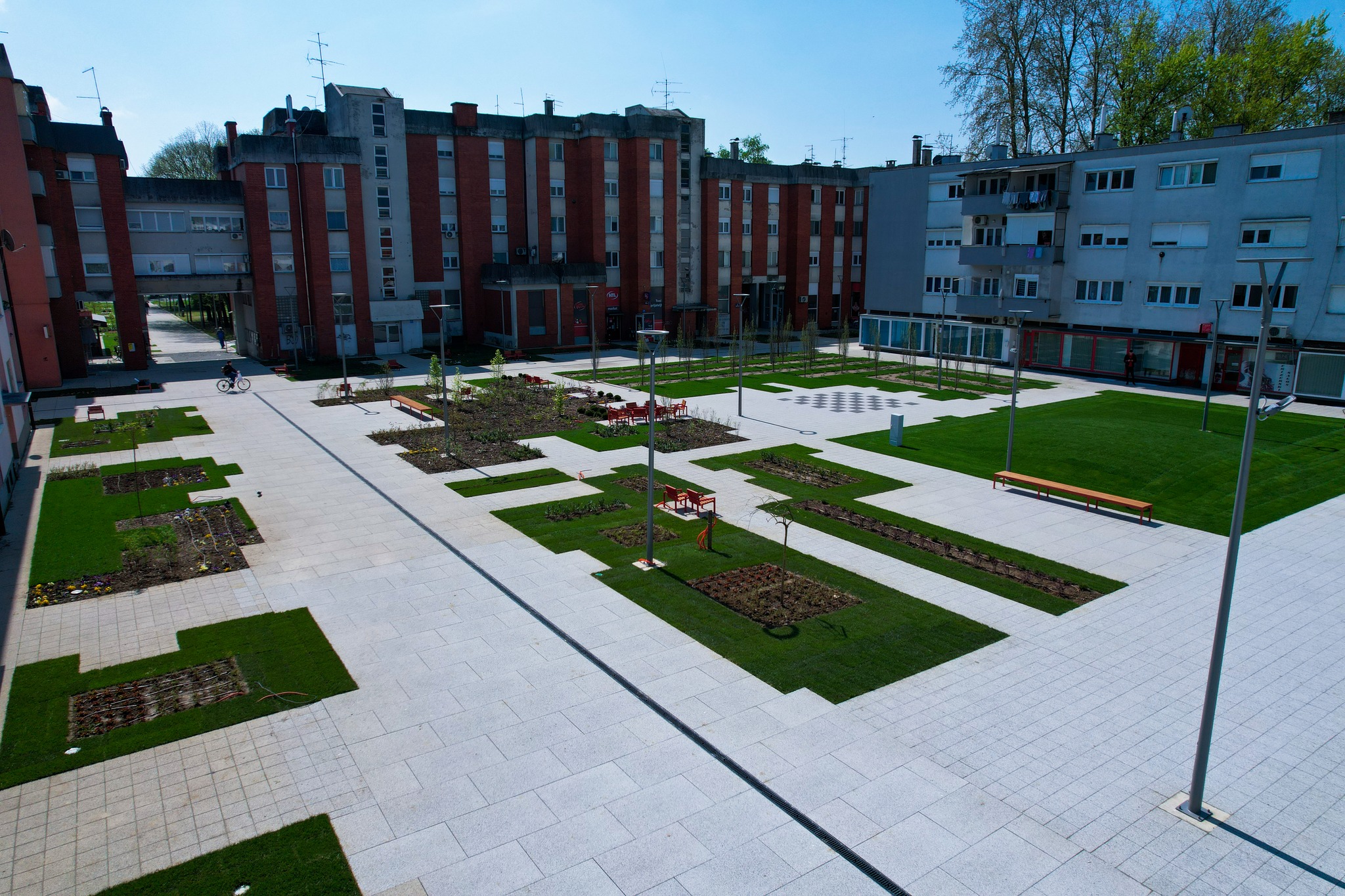 Novi trg u Belišću, travanj 2024. Novi trg u Belišću, travanj 2024.