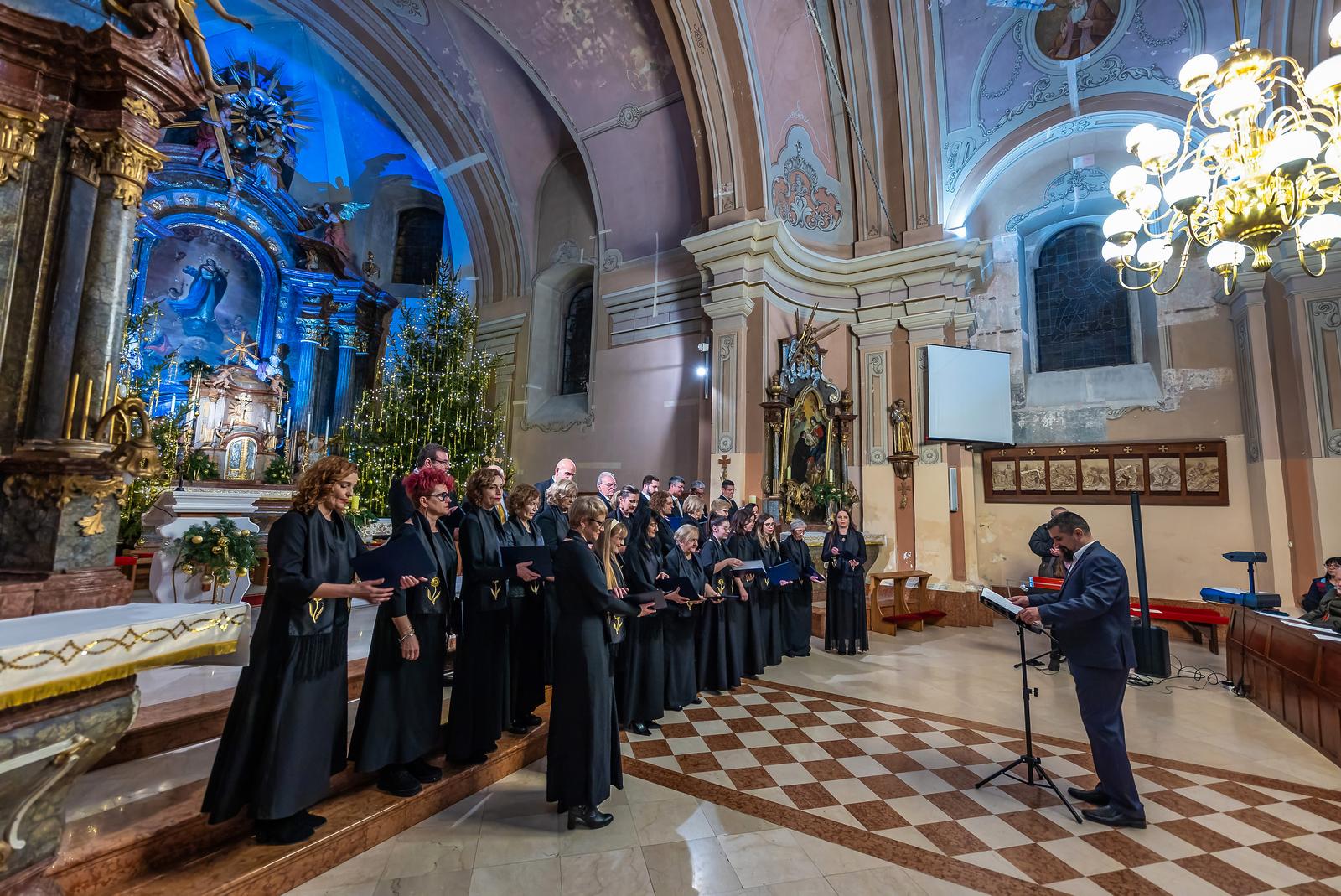 Božićni koncert zbora mladih Preslavnoga Imena Marijina 2024. Božićni koncert zbora mladih Preslavnoga Imena Marijina 2024.