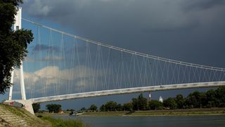 oblaci vremenska prognoza pješački most kiša oblaci vremenska prognoza pješački most kiša