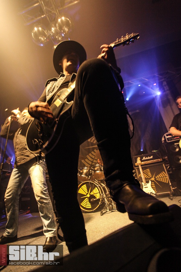 opca_opasnost_slavija_04042013_