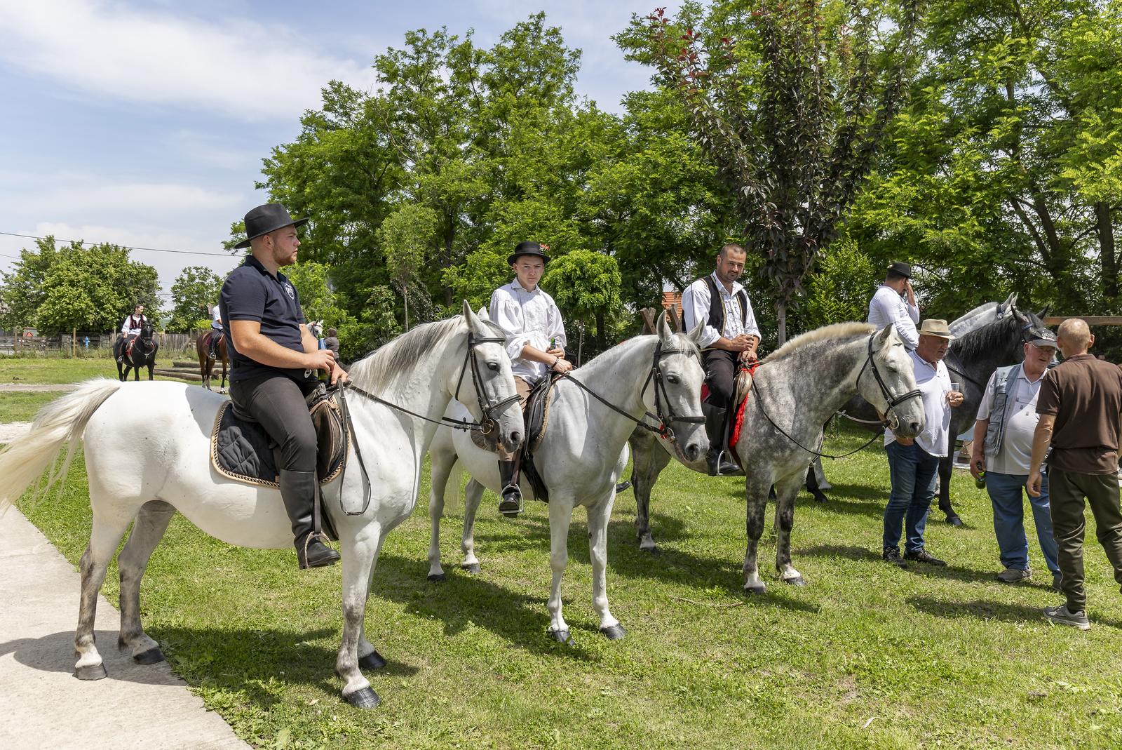 “Ulicama našeg sela” – svečana povorka zaprega i jahača u Jagodnjaku