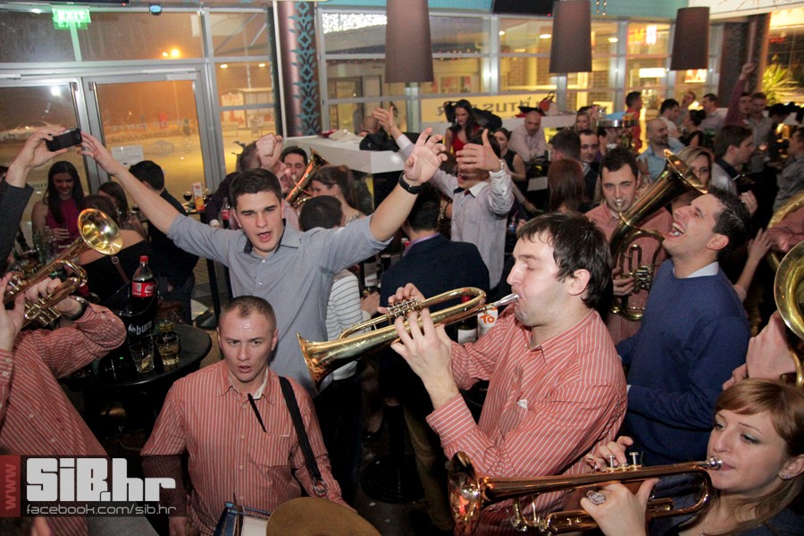 novagtrgkinolumiermediumlotus11 novagtrgkinolumiermediumlotus11