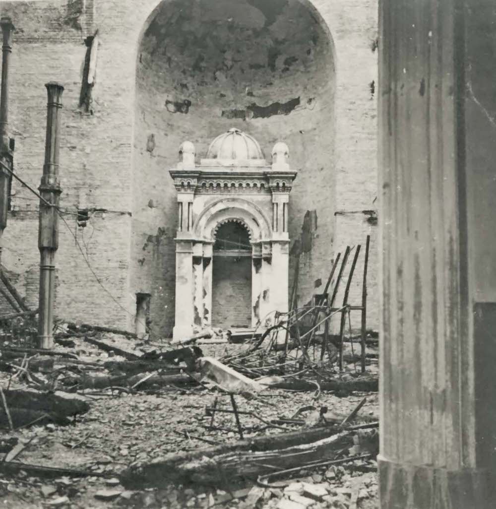 b4-2-HR-DAOS-2035-Zbirka-fotografija-kut-1-Spaljena-gornjogradska-zidovska-sinagoga-Osijek-1941-godina b4-2-HR-DAOS-2035-Zbirka-fotografija-kut-1-Spaljena-gornjogradska-zidovska-sinagoga-Osijek-1941-godina