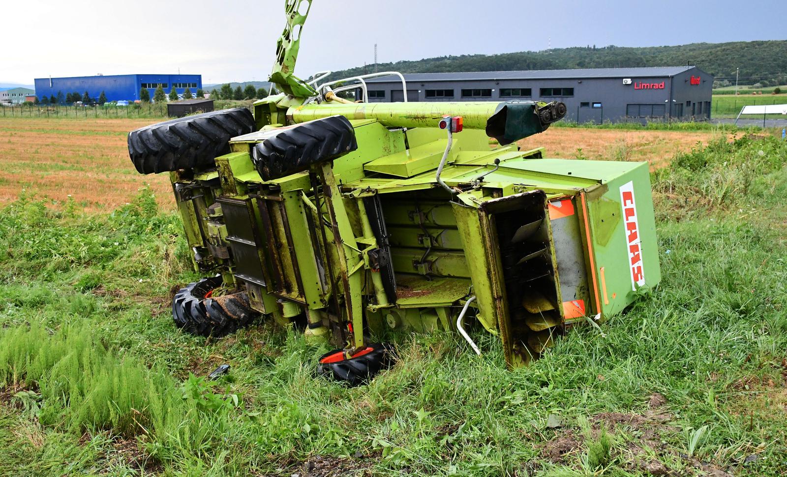 Udar vlak na kombajn u Pleternici