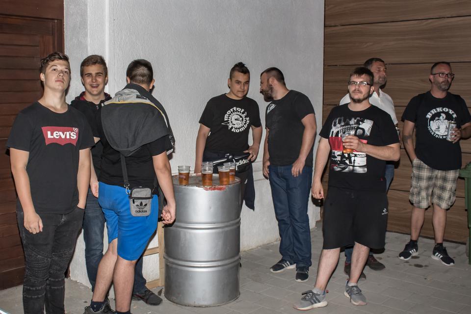 Brkovi u dvorištu Stare pekare