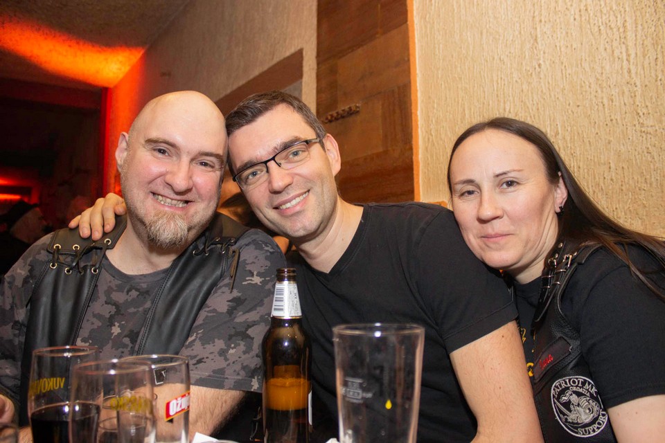 Motoristi partyjali u Balotama uz svirku uživo grupe Lucky day