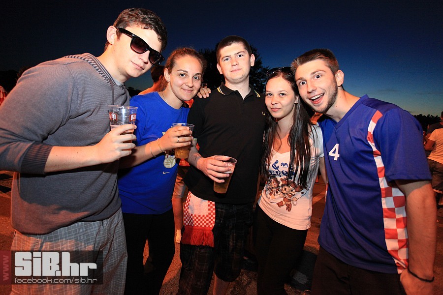 dc_party_14062012_sibhr_by_mban