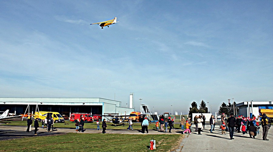 djed_bozicnjak_sletio_u_osijek_
