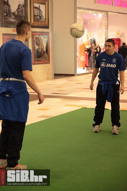 juniori_nkos_u_avenuemallu_2812 juniori_nkos_u_avenuemallu_2812