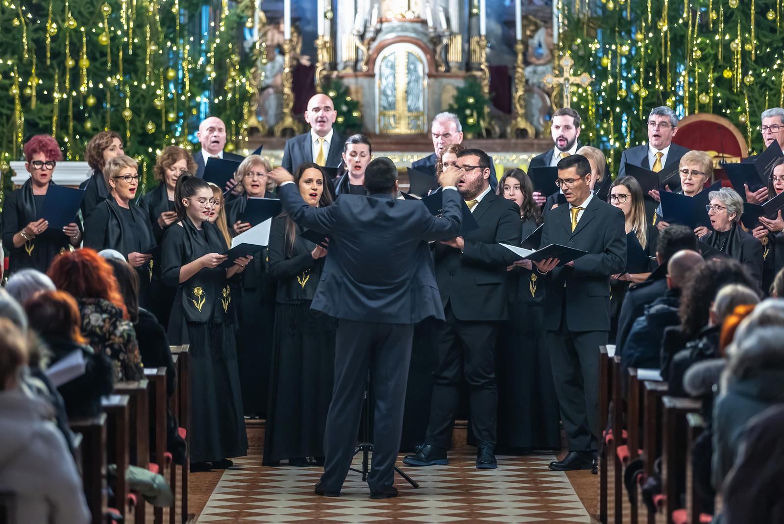 Božićni koncert zbora mladih Preslavnoga Imena Marijina 2024. Božićni koncert zbora mladih Preslavnoga Imena Marijina 2024.