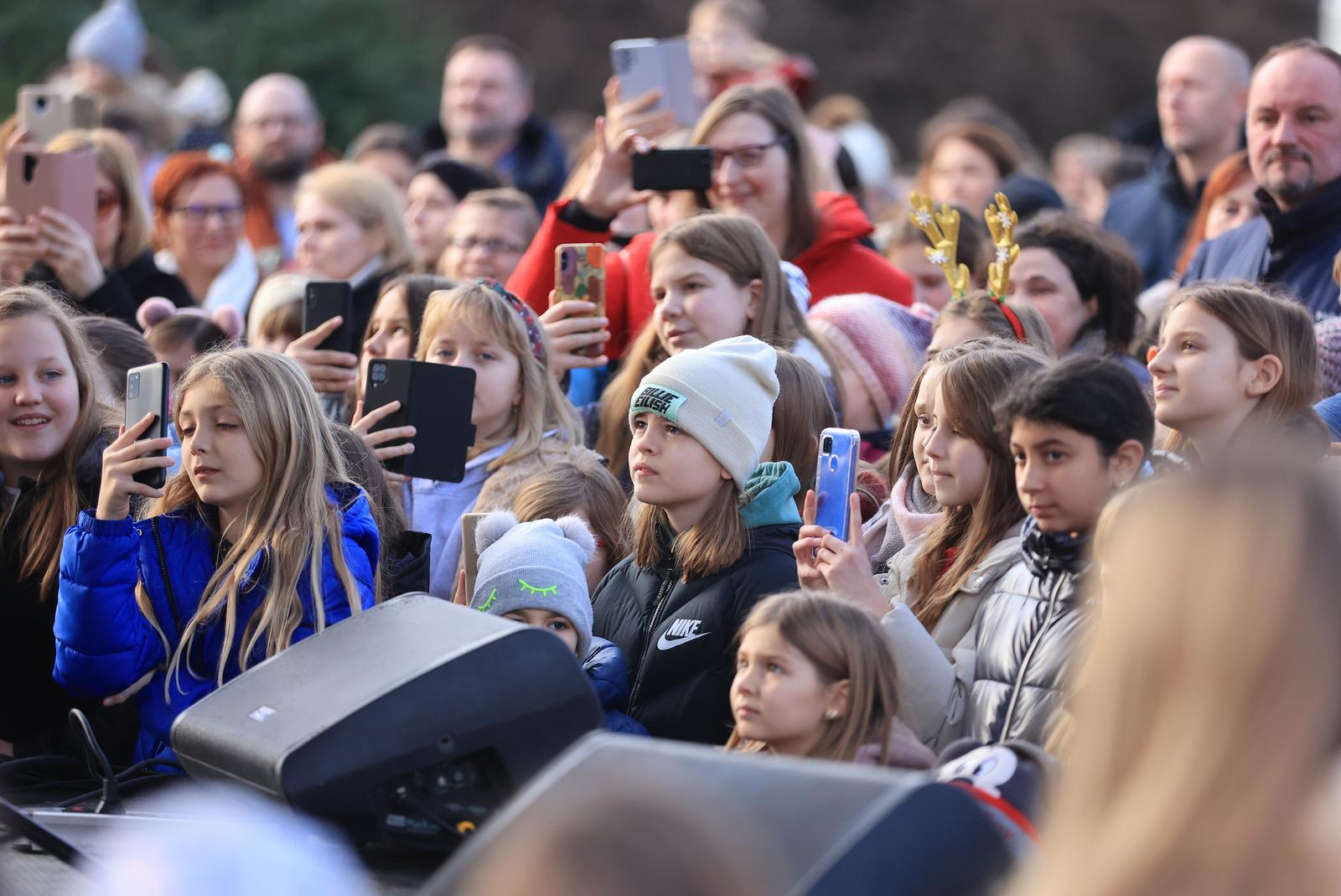 Doček Nove godine uz Miu Dimšić Doček Nove godine uz Miu Dimšić