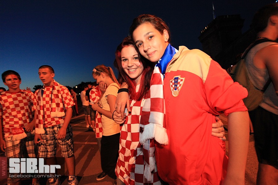 dc_party_14062012_sibhr_by_mban