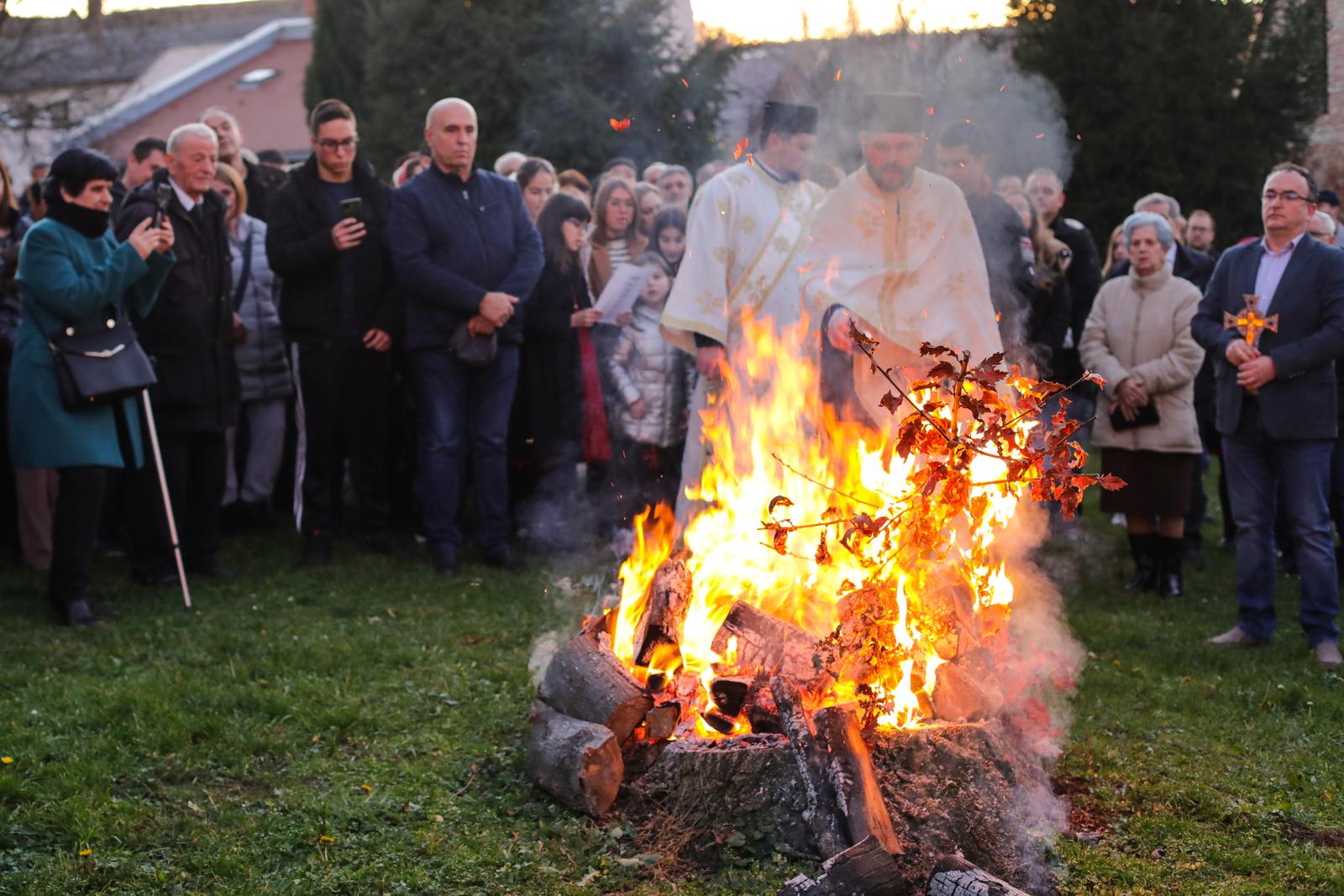 Paljenje Badnjaka u Osijeku Paljenje Badnjaka u Osijeku