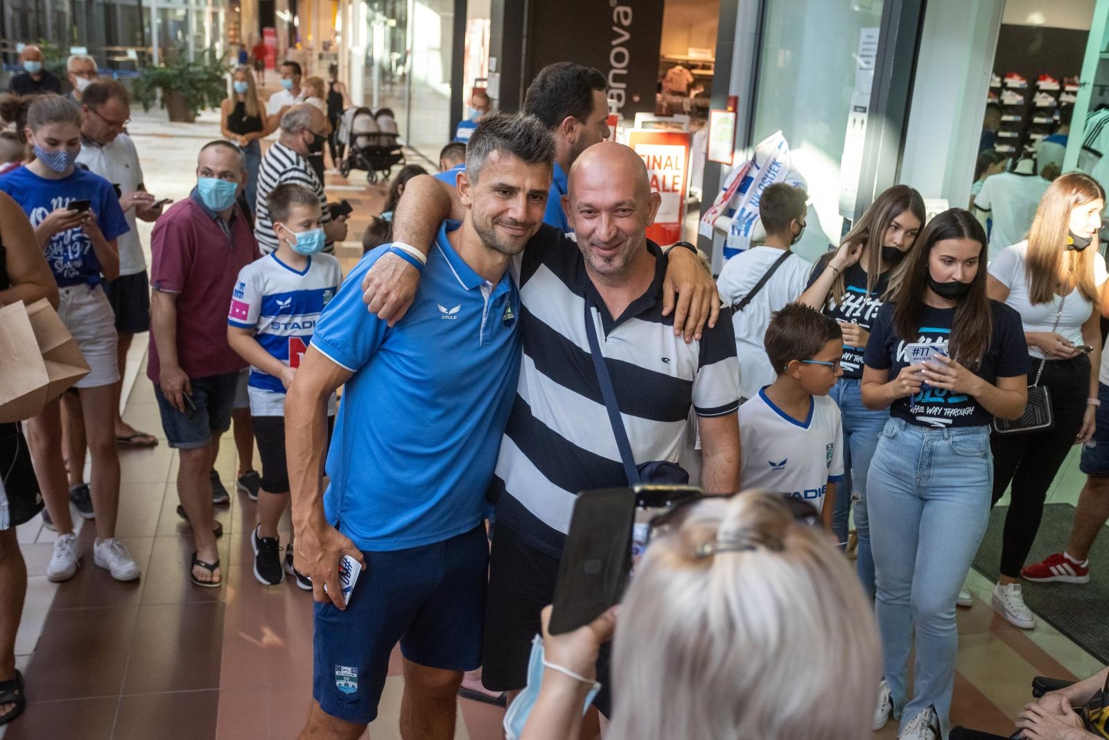 Druženje igrača NK Osijek i malih navijača
