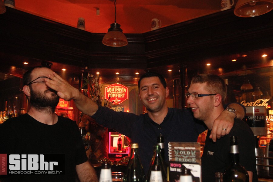 old_bridge_pub_12