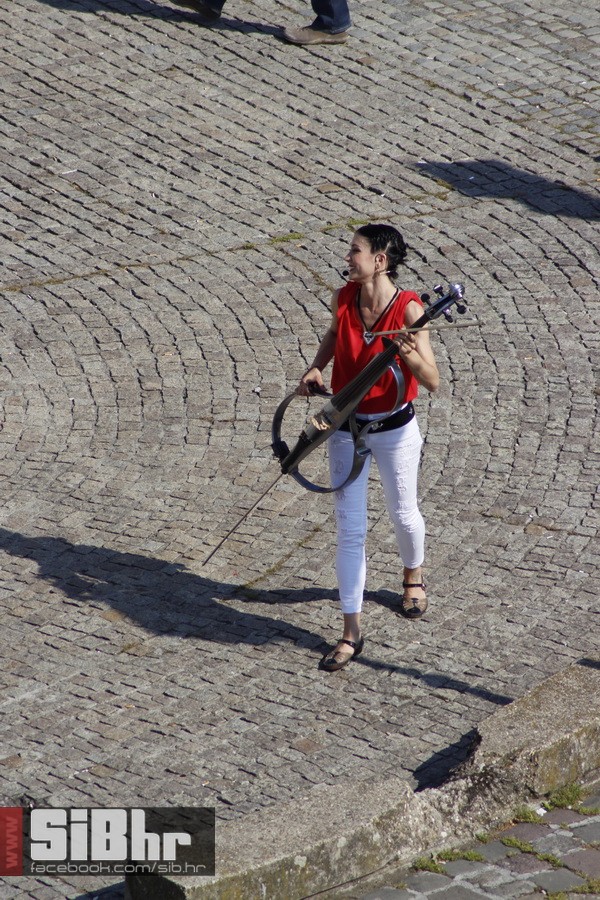 ana_rucner_Drmes_spot_SiBhr_10