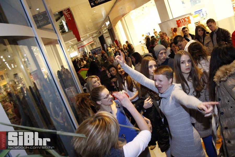 ivan_zak_avenuemall_osijek_zora