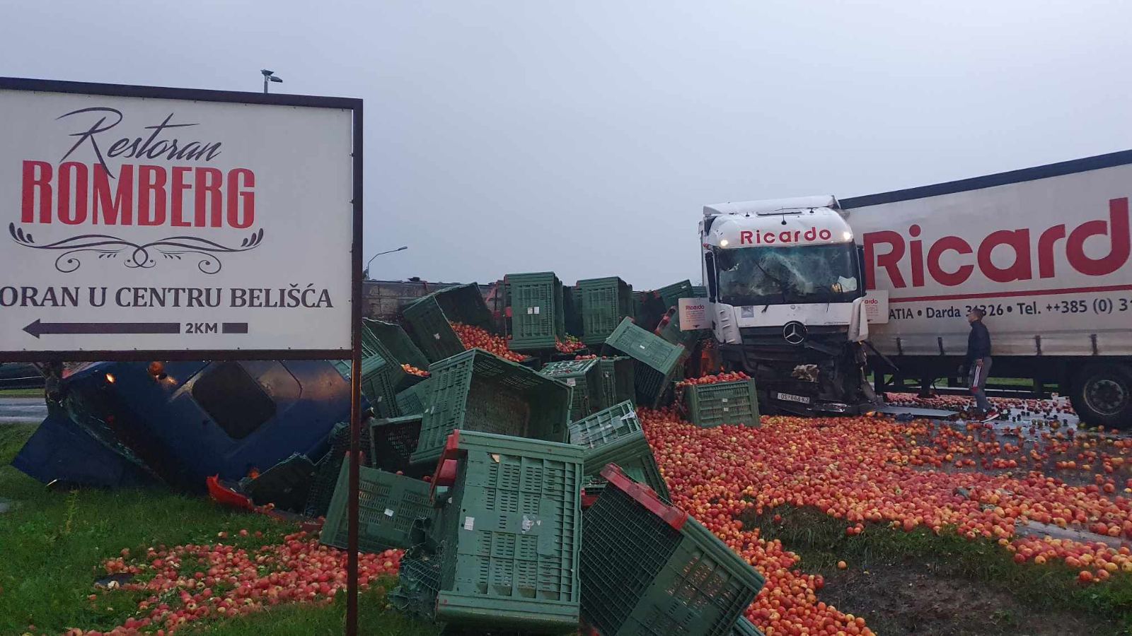 Frontalni sudar kamiona kod Belišća