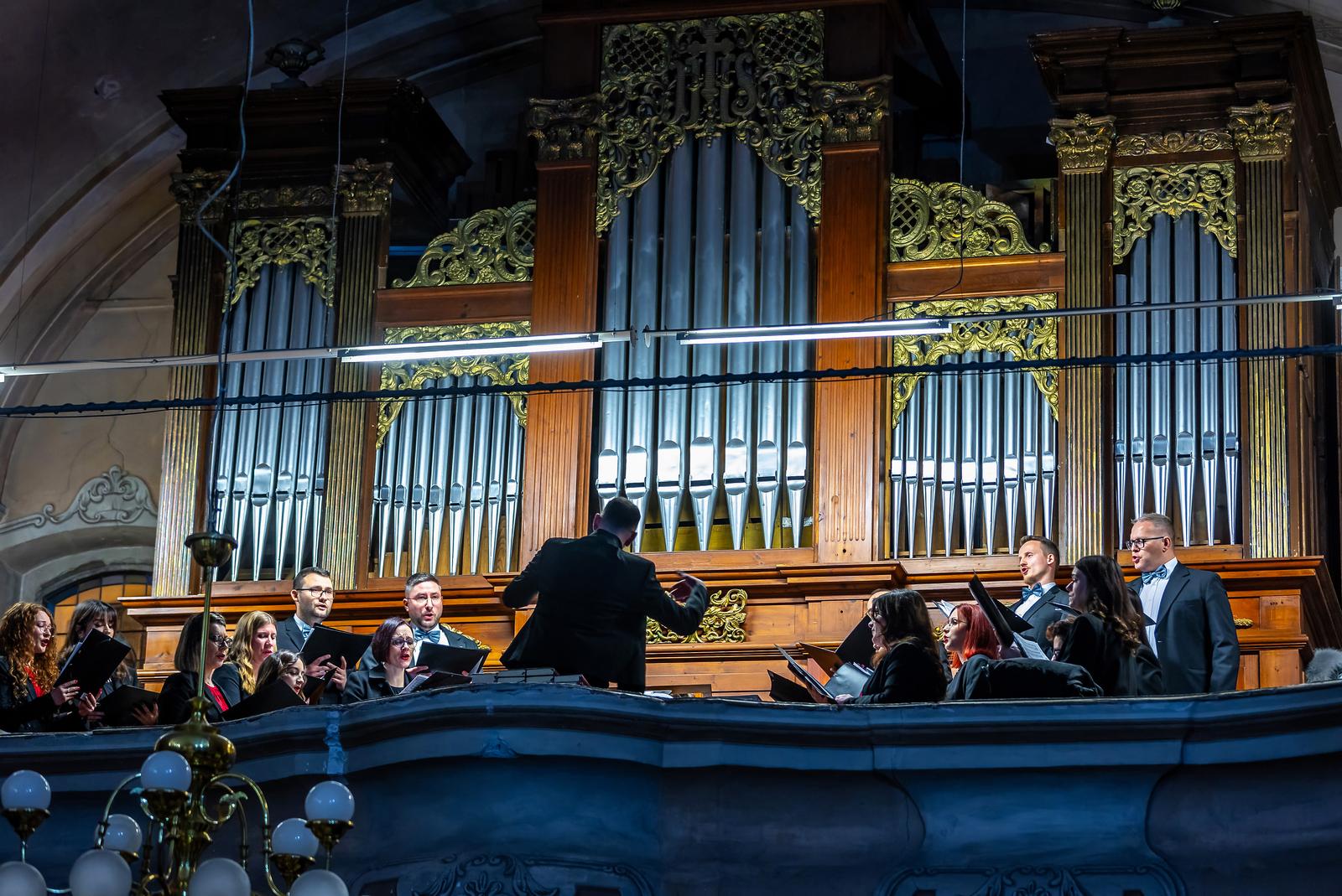 Božićni koncert zbora mladih Preslavnoga Imena Marijina 2024. Božićni koncert zbora mladih Preslavnoga Imena Marijina 2024.