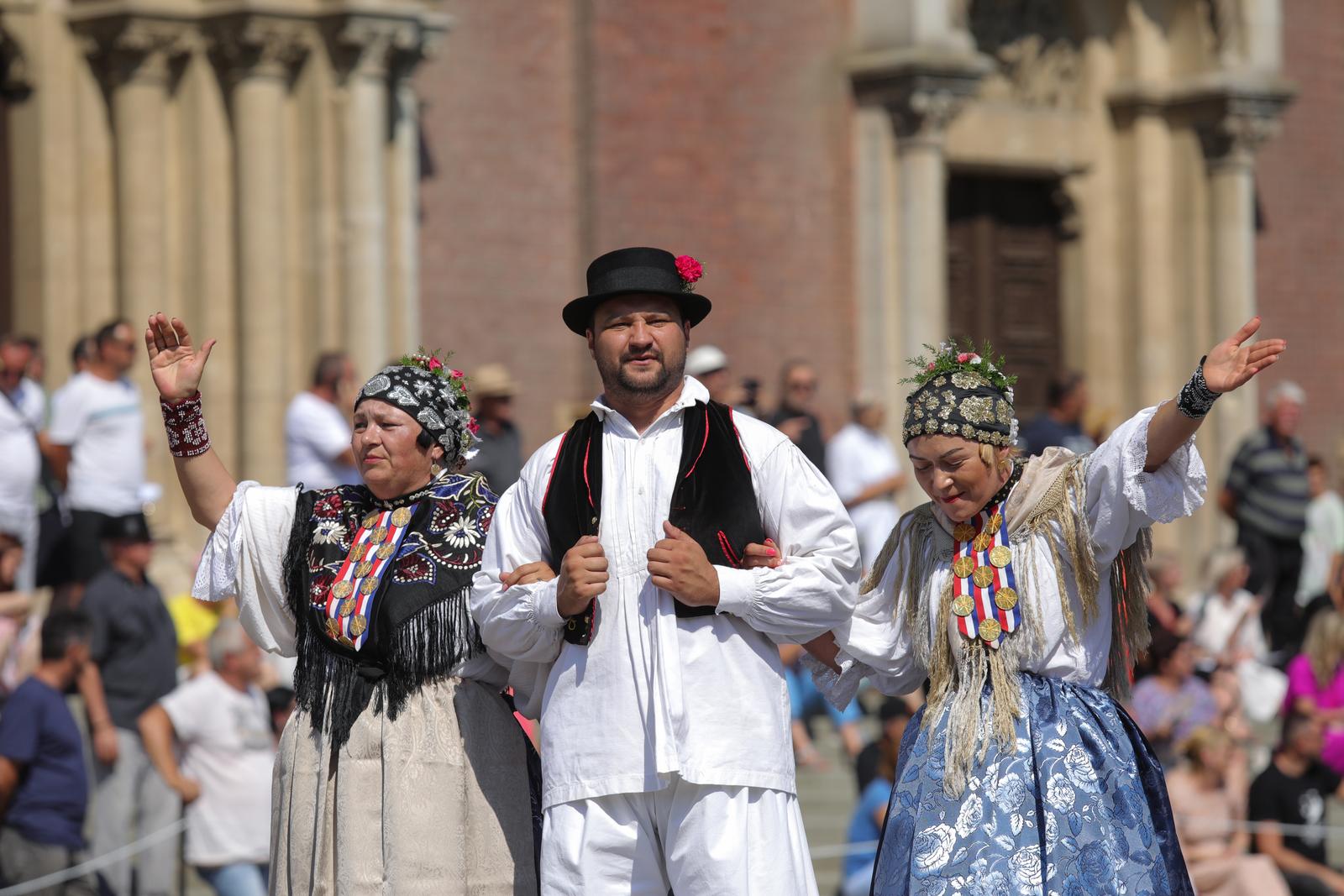 57. Đakovački vezovi