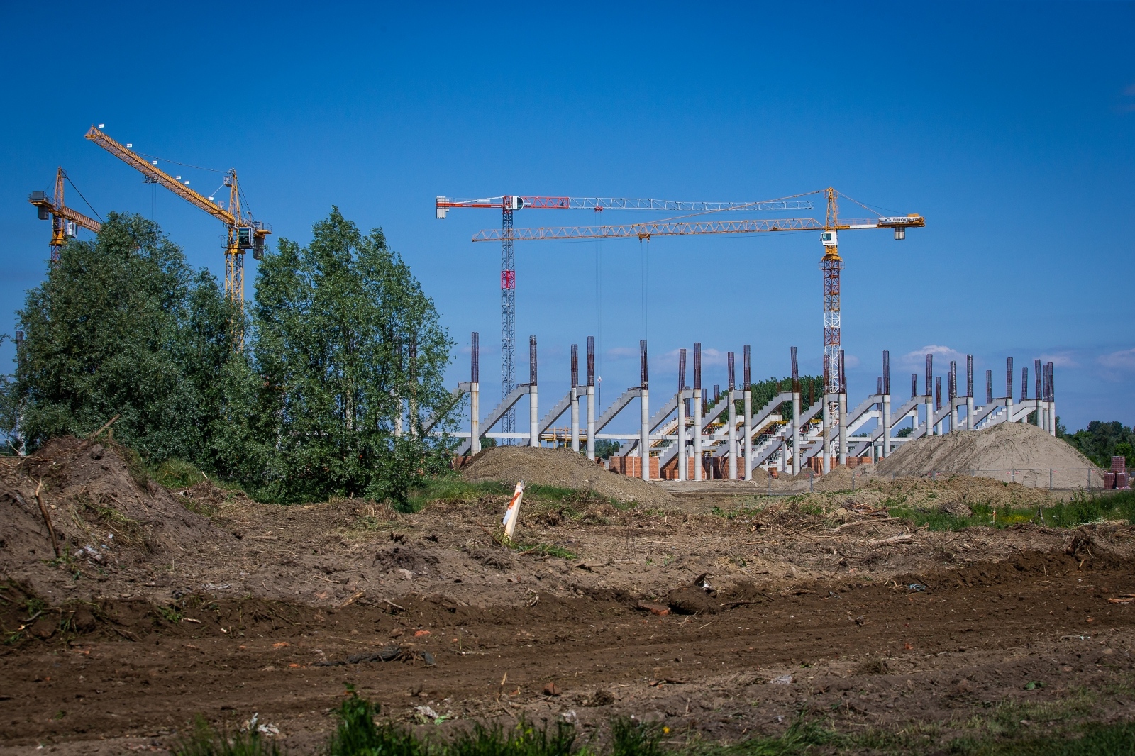 Bageri pripremaju buduću cestu prema Pampasu