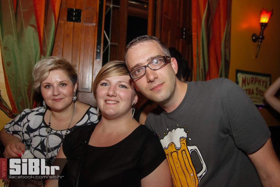 old_bridge_pub_night_life_7