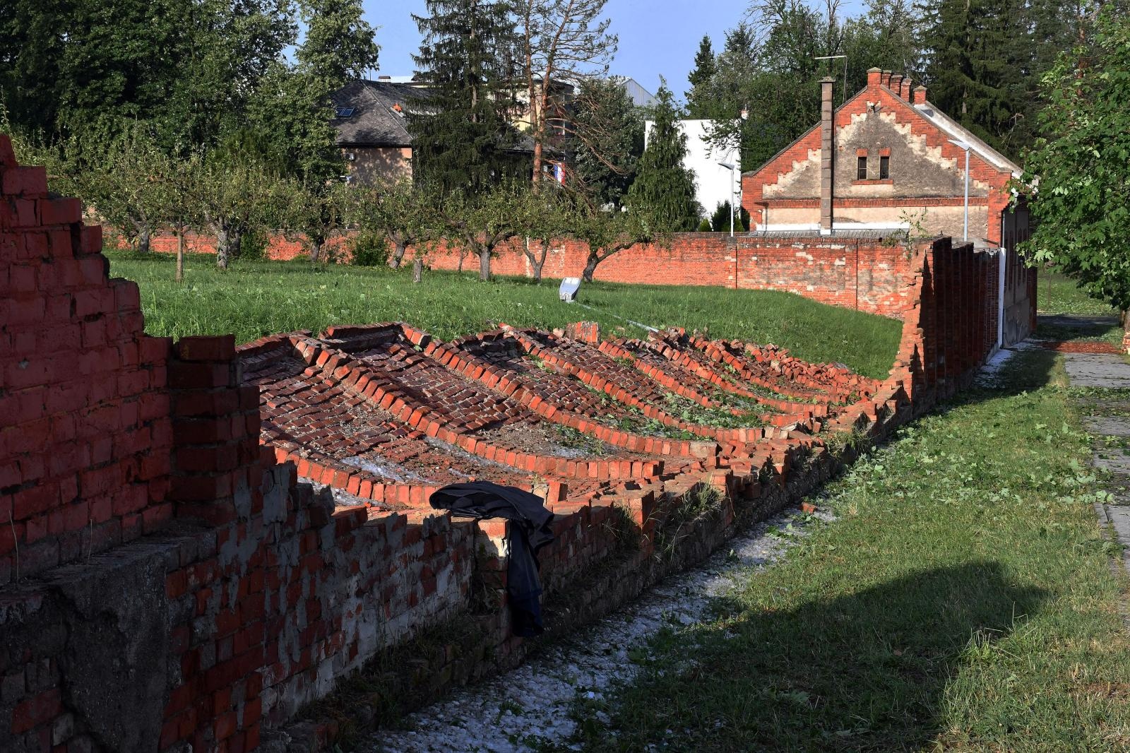 Nevrijeme srušilo zatvorski zid