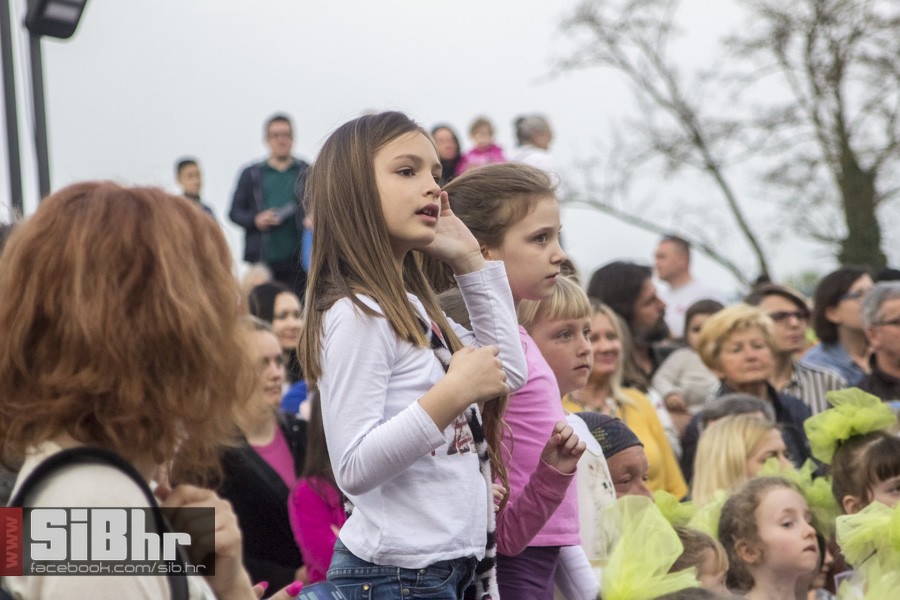 transgeneracijski_party_tvrdja_