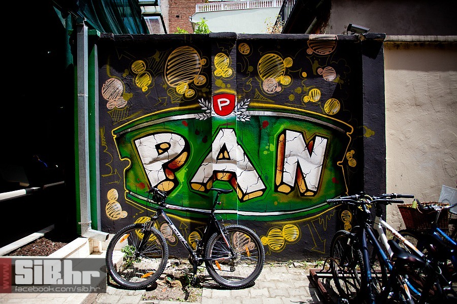 grafiti_prolaz_swan_pub_1207201