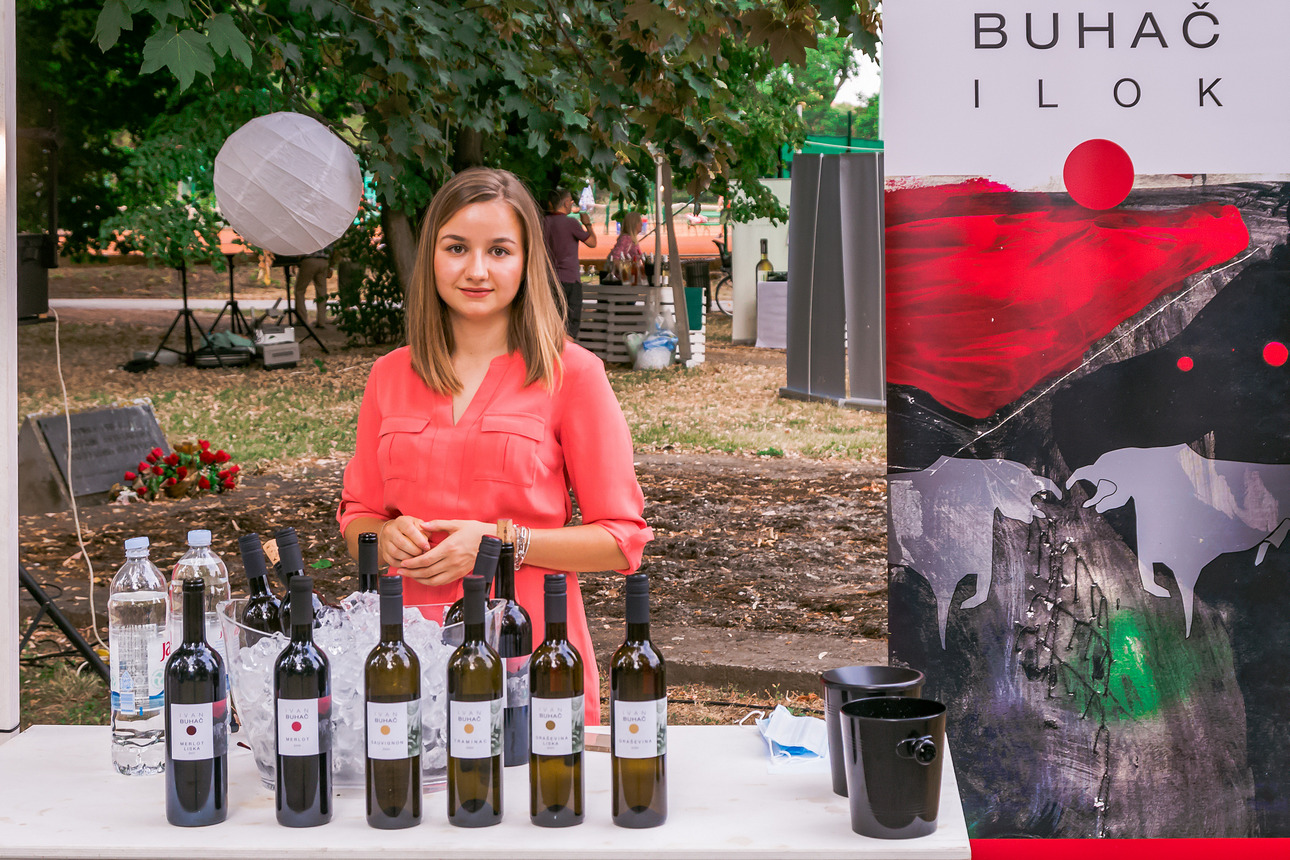 Večer vina i umjetnosti u Osijeku Večer vina i umjetnosti u Osijeku