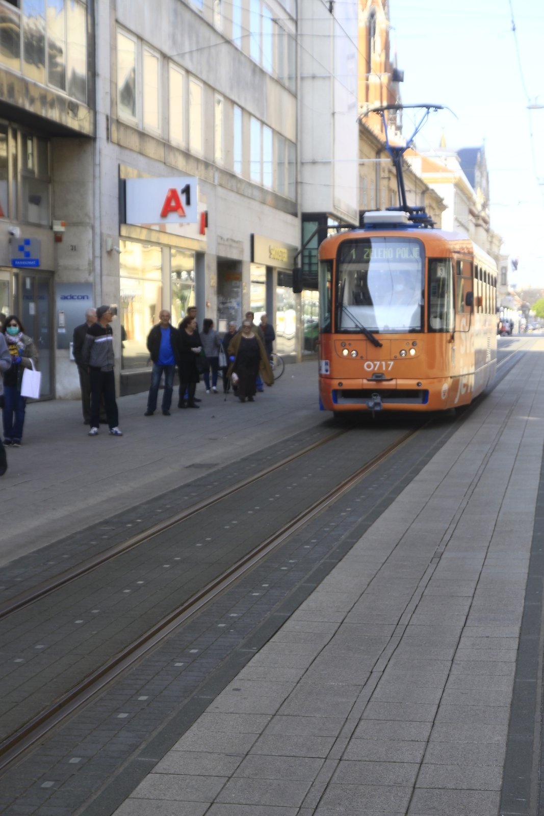 Nakon više od mjesec dana trgovine u centru grada otvorile vrata