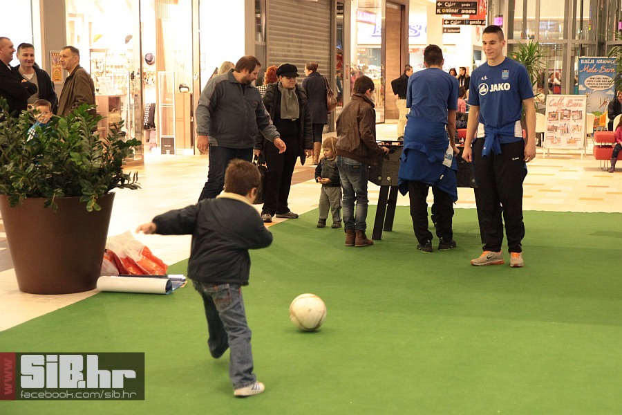 juniori_nkos_u_avenuemallu_2812 juniori_nkos_u_avenuemallu_2812