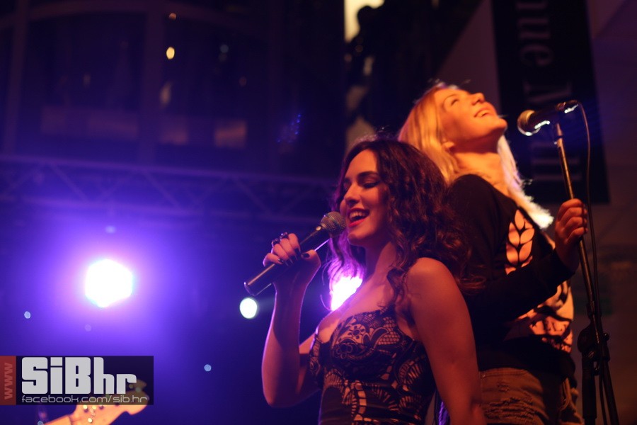 lana_i_colonia_Avenue_mall_15