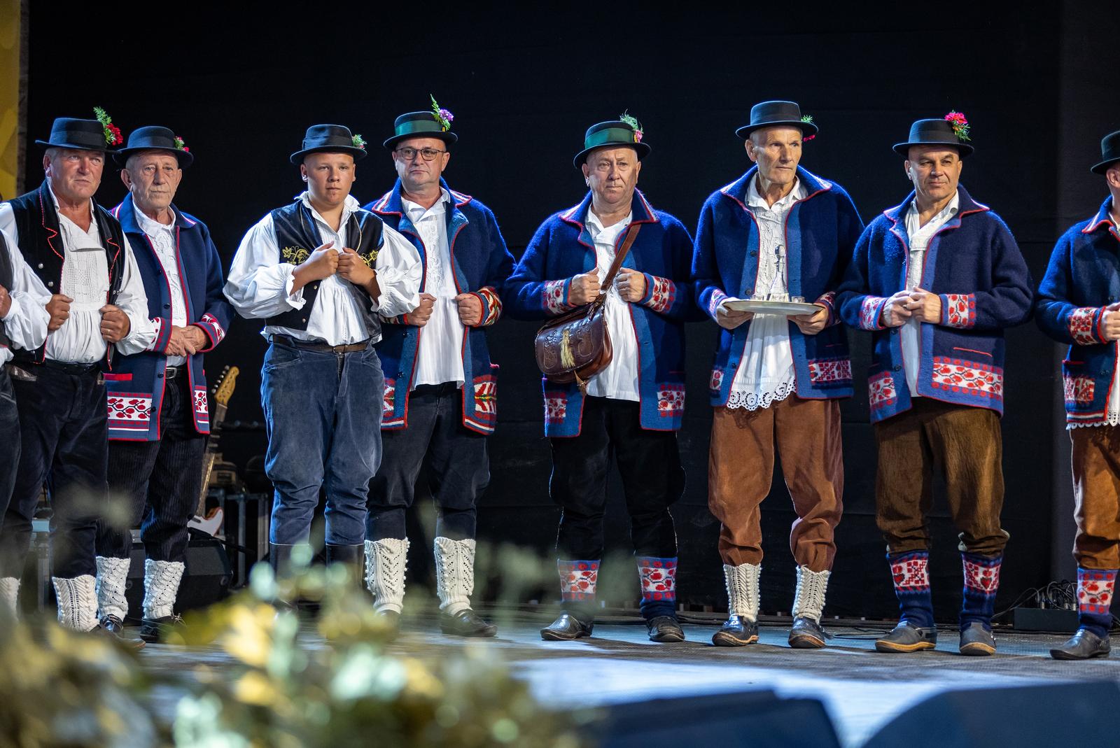 Folklornim večerima započele 58. Vinkovačke jeseni Folklornim večerima započele 58. Vinkovačke jeseni