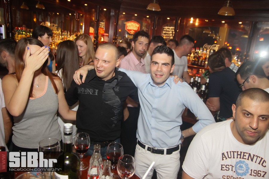 old_bridge_pub_21