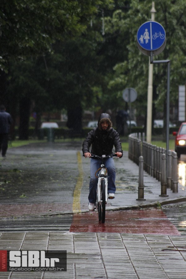 kisa_osijek_SiBhr_25 kisa_osijek_SiBhr_25