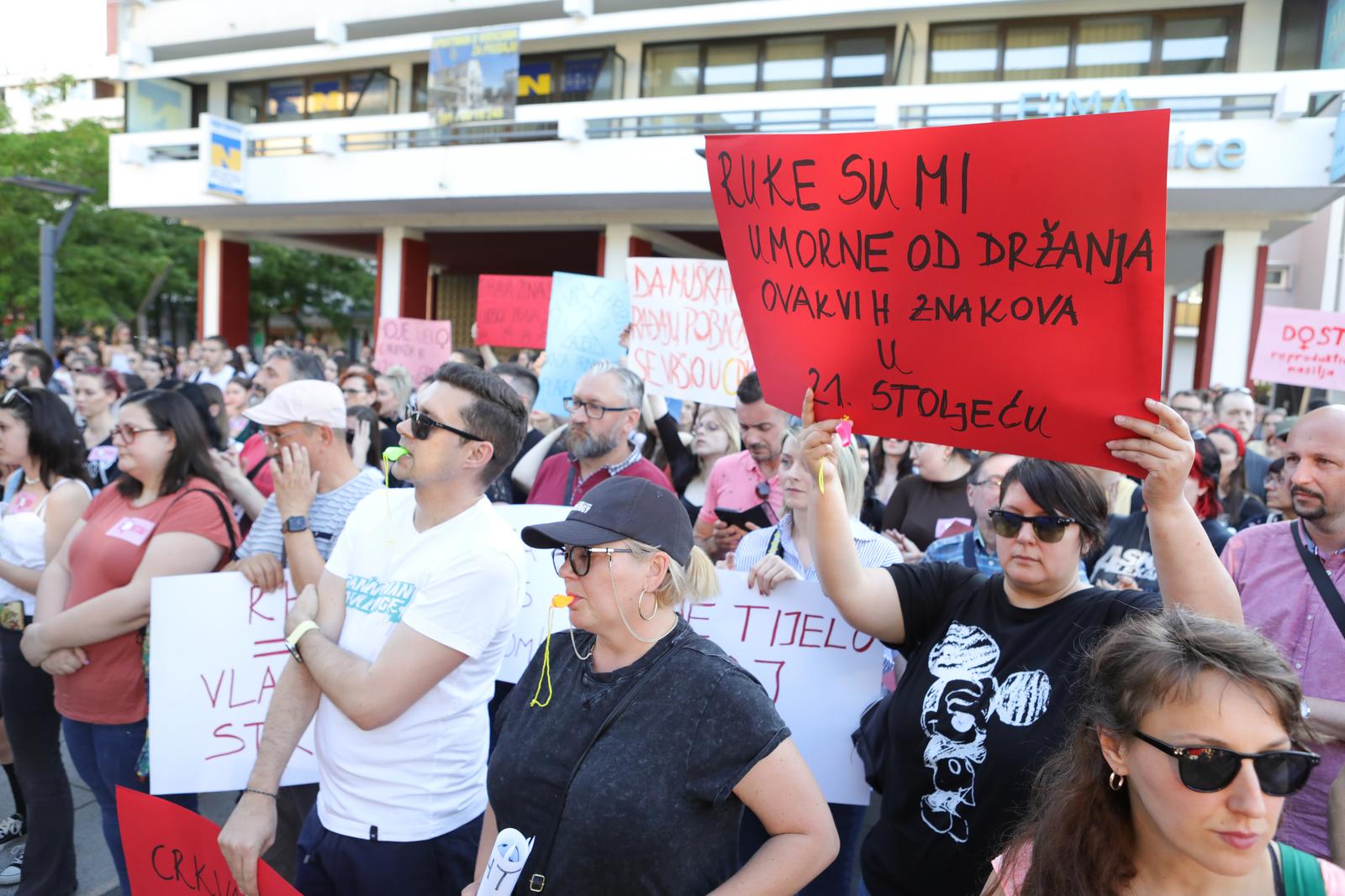 Prosvjed žena na Tregu slobode u Osijeku