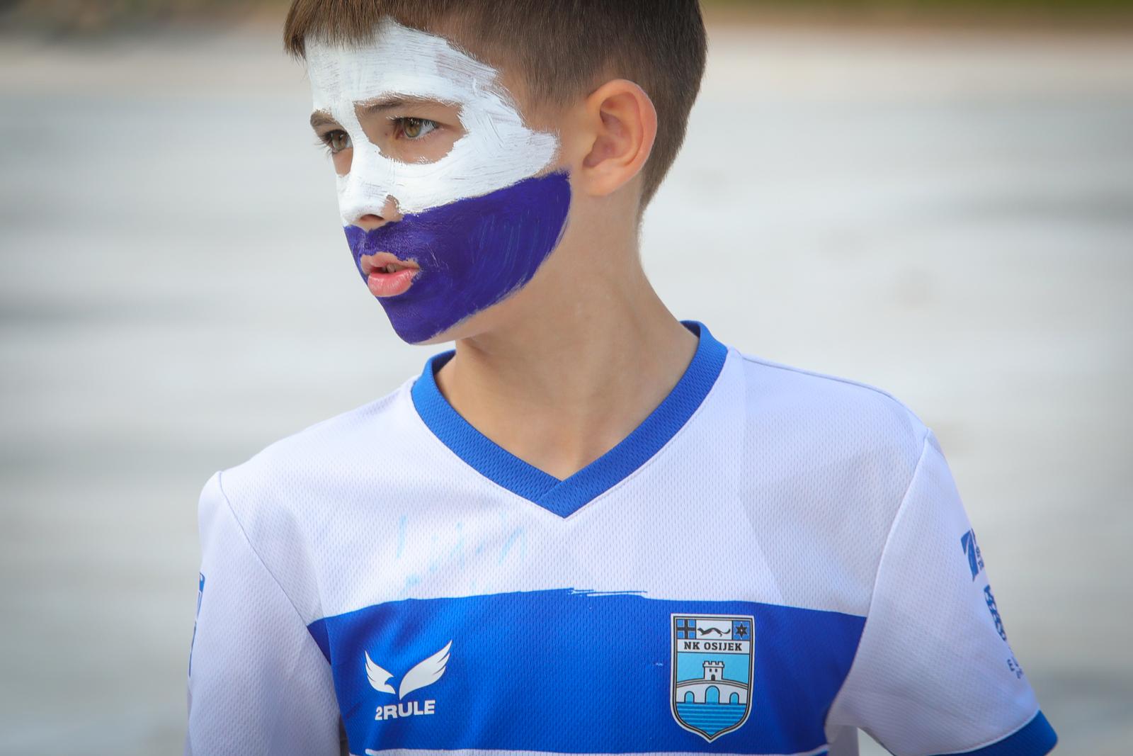 Bijelo-plavi korner Jug 2 Bijelo-plavi korner Jug 2