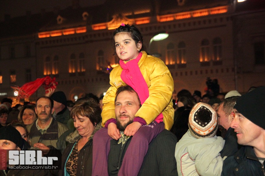 novagtrgkinolumiermediumlotus16 novagtrgkinolumiermediumlotus16