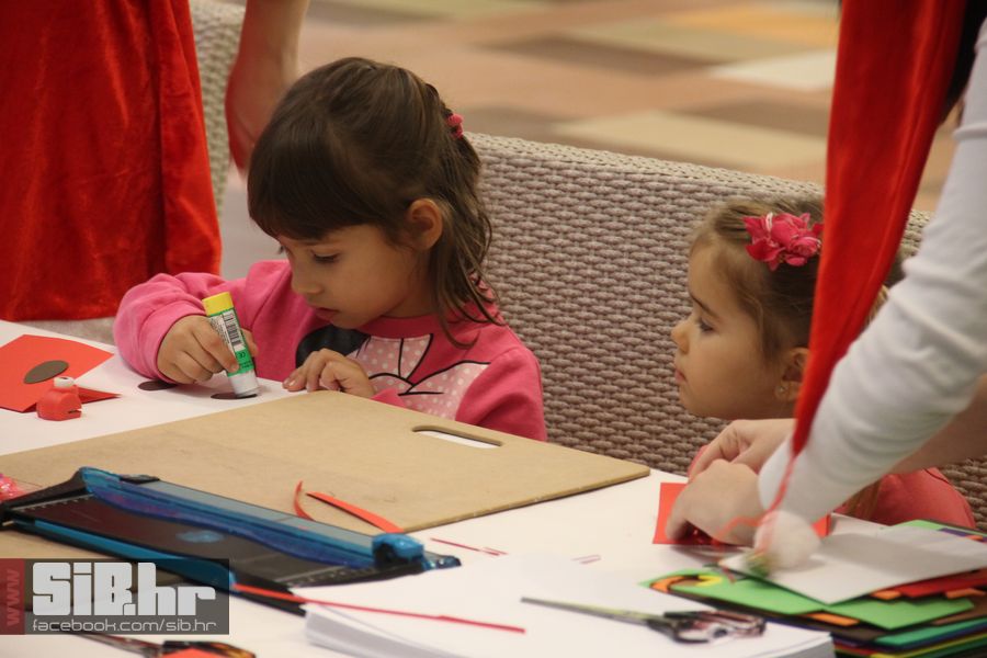 Bozic_AvenueMall_SiBhr_18 Bozic_AvenueMall_SiBhr_18