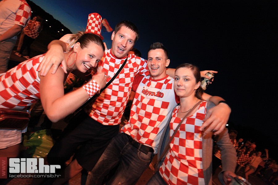 dc_party_14062012_sibhr_by_mban