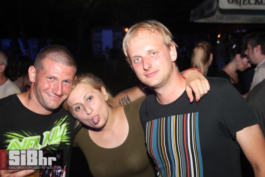 backyard_art_festival_SiBhr_1