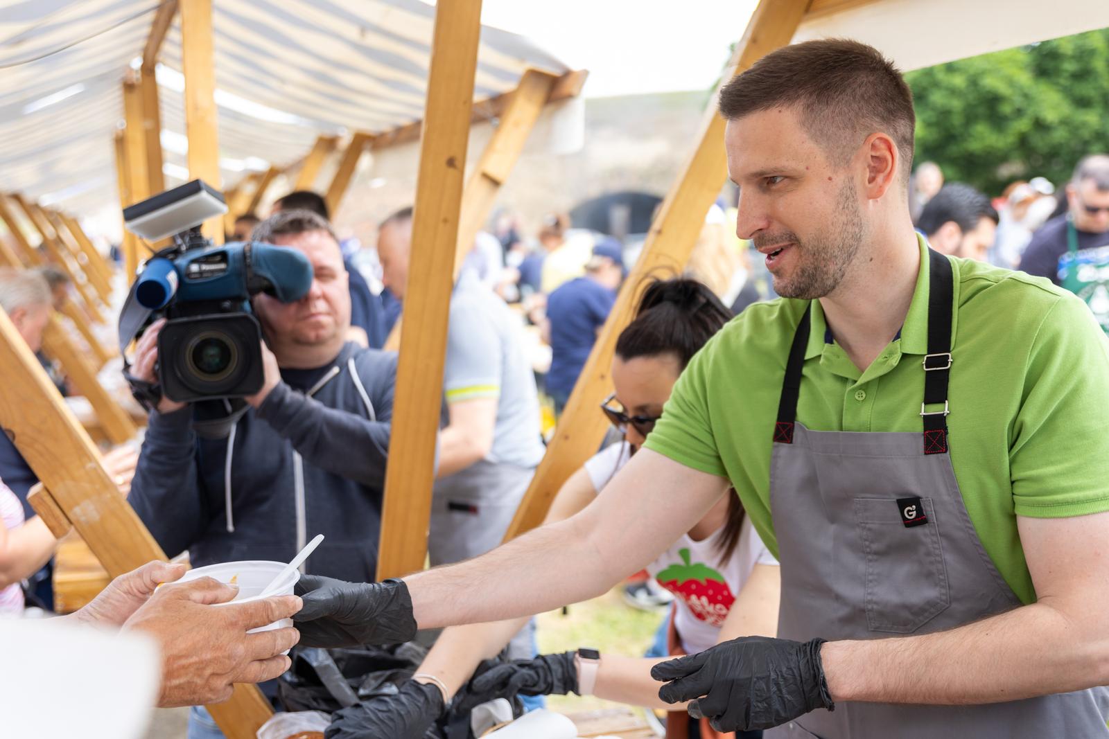 Podijeljeno 2500 porcija graha kod katakombi