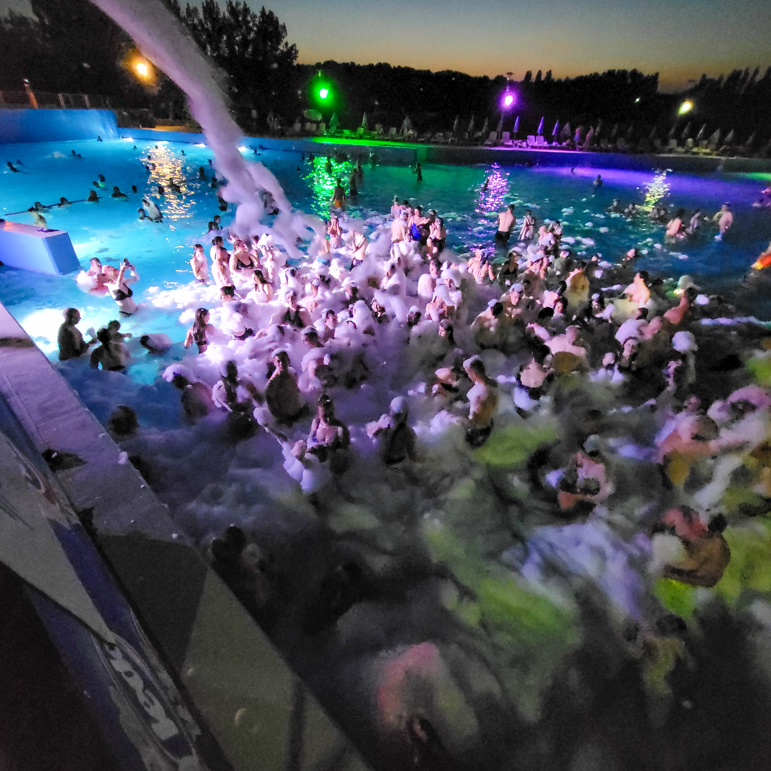 Pjena party u Bizovačkim toplicama Pjena party u Bizovačkim toplicama