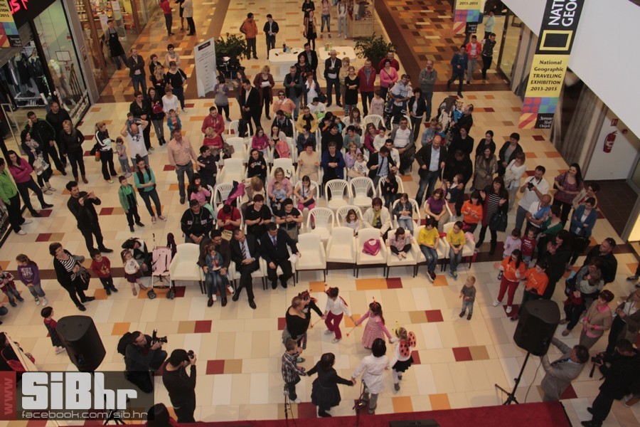 down_avenue_mall__2014_03