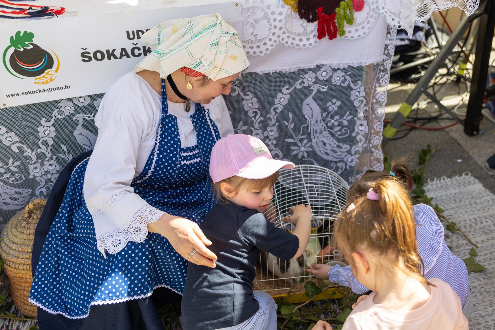 Trg slobode ugostio manifestaciju ‘Šarena jaja bojama grada’
